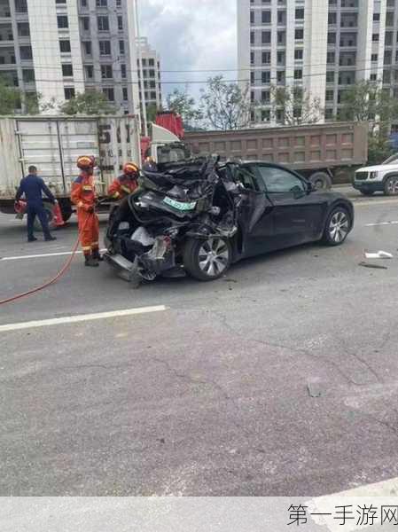 特斯拉FSD实测惊险一幕，左转逆行跨双黄线🚗💥