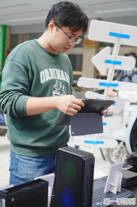 超迷你电脑主机亮相电子科大，PConline携手铭凡引关注💻